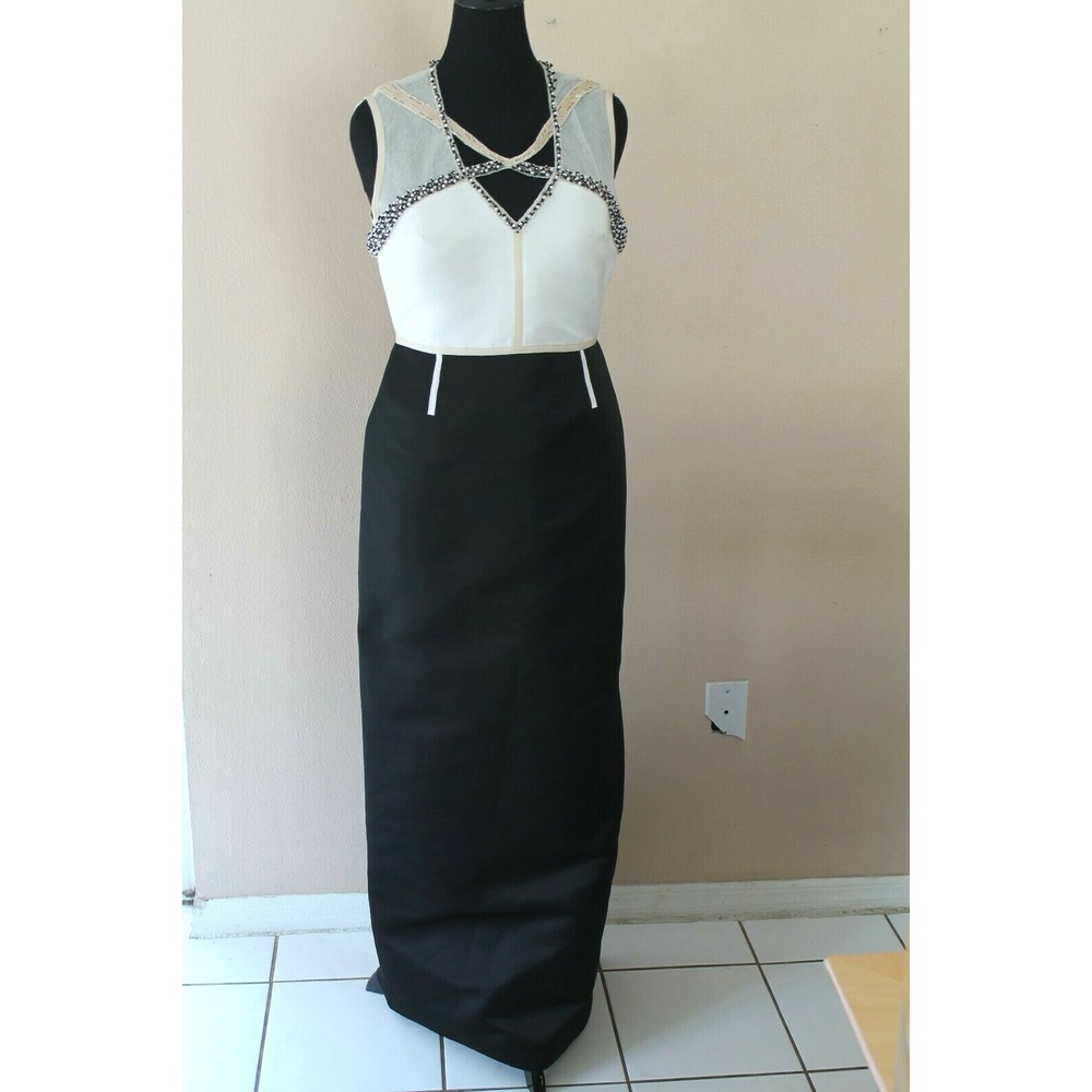St John Sleeveless Pearl Bead Embellished Black Satin Ivory‎ Gown sz 10 YJ01